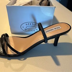 NEW women’s size 11 STEVE MADDEN Loft 3” heels. Black snake skin print. $20